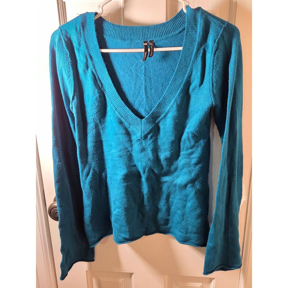 Women's take out Size Large Blue Sweater